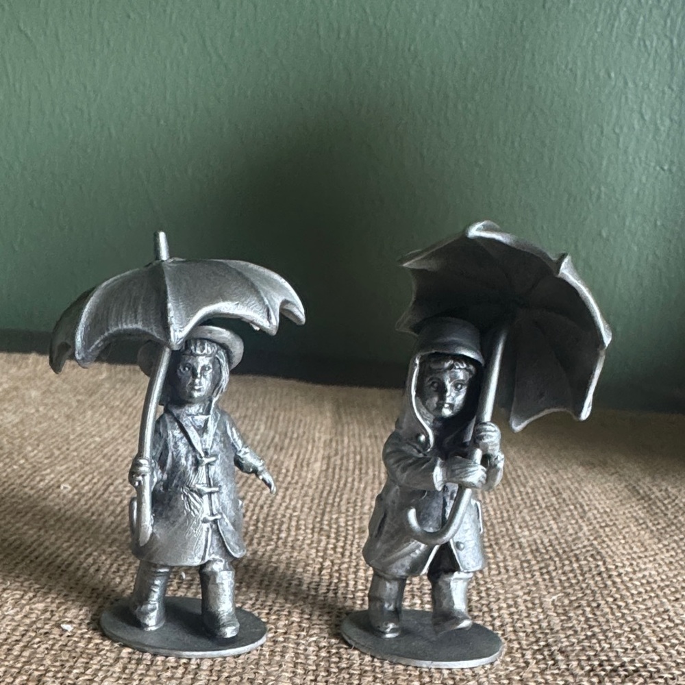 Hudson Pewter Boy & Girl Umbrella 261/262 Figurines H. Wilson Made in USA Rainy